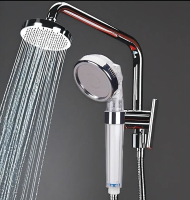 Purificador de agua filtro de rociador cabeza de prensador rodillos portátiles niños bañándose cabeza de ducha única proveedor