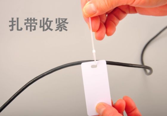 Etiqueta de PVC de un solo orificio de 25 mm x 70 mm HMK SR-2570P blanca proveedor